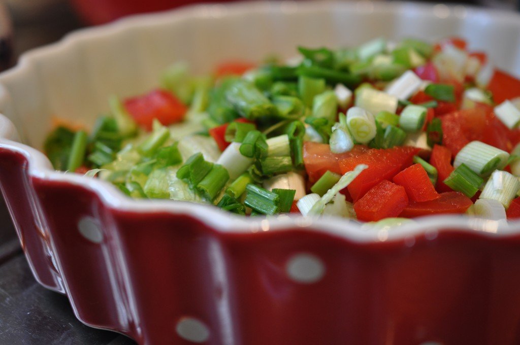 Salat med peberfrugt og forårsløg opskrift