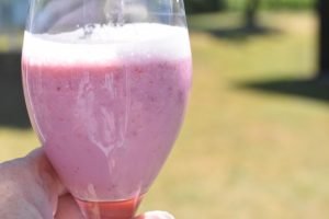Jordbærmilkshake uden is - fedtfattig opskrift