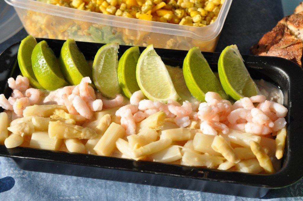 Tunmousse med rejer, asparges og lime