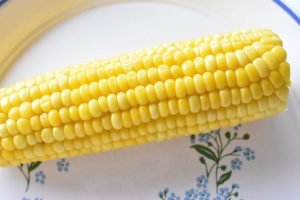 Majskolber i mikroovn saftige - nem opskrift