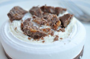Fuglereder med rabarberkompot & flødeskum