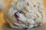 Scones med chokolade, yoghurt og tranebær