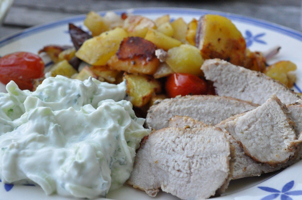 Marineret svinefilet med ovnkartofler & tzatziki