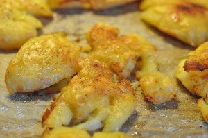 Smashed potatoes og flæskestegsburger i grahamsbolle
