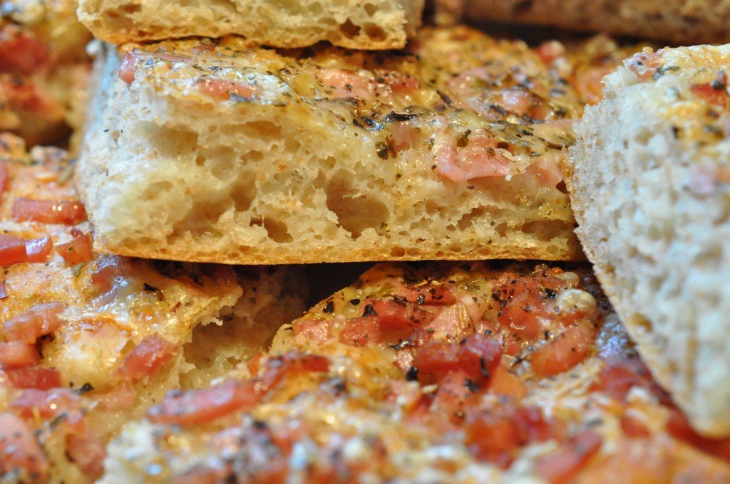 Pizza deep pan med hvidløg, skinke & tomat
