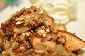 Bagte æbler med crumble & kanel - nem dessert