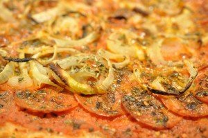 Pizza med oksekød og pepperoni - i bradepande