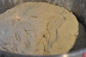 Grunddej til pizzasnegle, franskbrød og boller