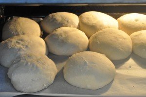 Grunddej til pizzasnegle, franskbrød og boller