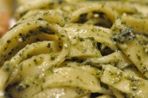 Svinefilet på pande med pesto pasta • opskrift