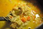 Suppe med kylling, kokosmælk karry & nudler