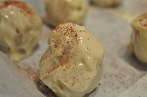 Konfekt med marcipan nougat og chokolade