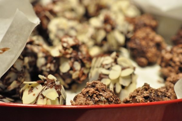 Konfekt med nougat chokolade & hasselnødder