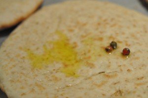 Tøm køleskabet pizza på pitabrød