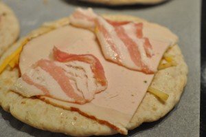 Tøm køleskabet pizza på pitabrød