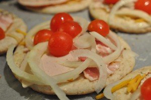 Tøm køleskabet pizza på pitabrød