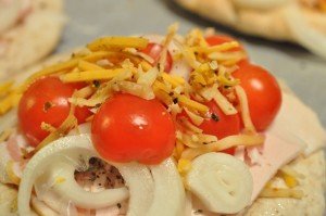 Tøm køleskabet pizza på pitabrød