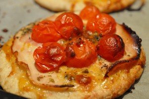 Tøm køleskabet pizza på pitabrød
