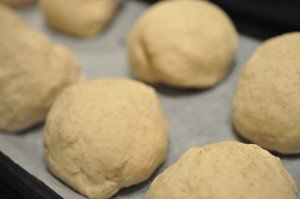 Grahamsbrød og grahamsboller - nem opskrift