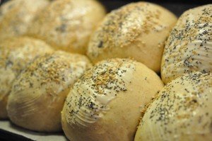 Grahamsbrød og grahamsboller - nem opskrift
