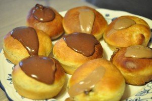Fastelavnsboller med creme marcipan & nougat
