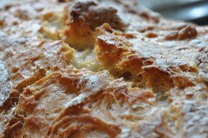 Brød og boller med havregryn og majsmel 