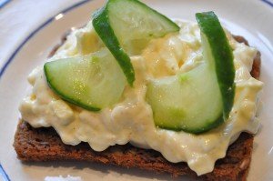 Æggesalat med karry