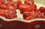 Jordbærcrumble - nem kage med frosne bær