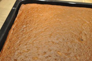 Appelsinkage med chokolade i bradepande