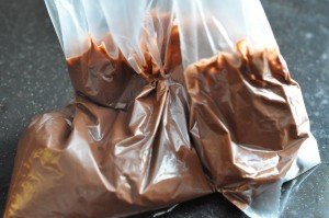 Appelsinkage med chokolade i bradepande