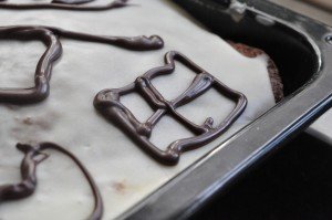 Appelsinkage med chokolade i bradepande