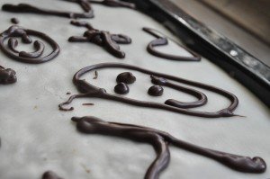Appelsinkage med chokolade i bradepande