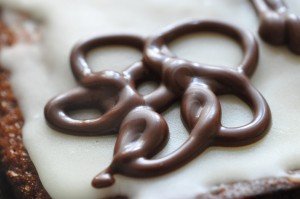 Appelsinkage med chokolade i bradepande