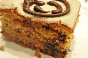 Appelsinkage med chokolade i bradepande