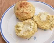 Majsscones med oregano, hvidløg og parmesan