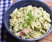 Cremet pasta med bacon - opskrift