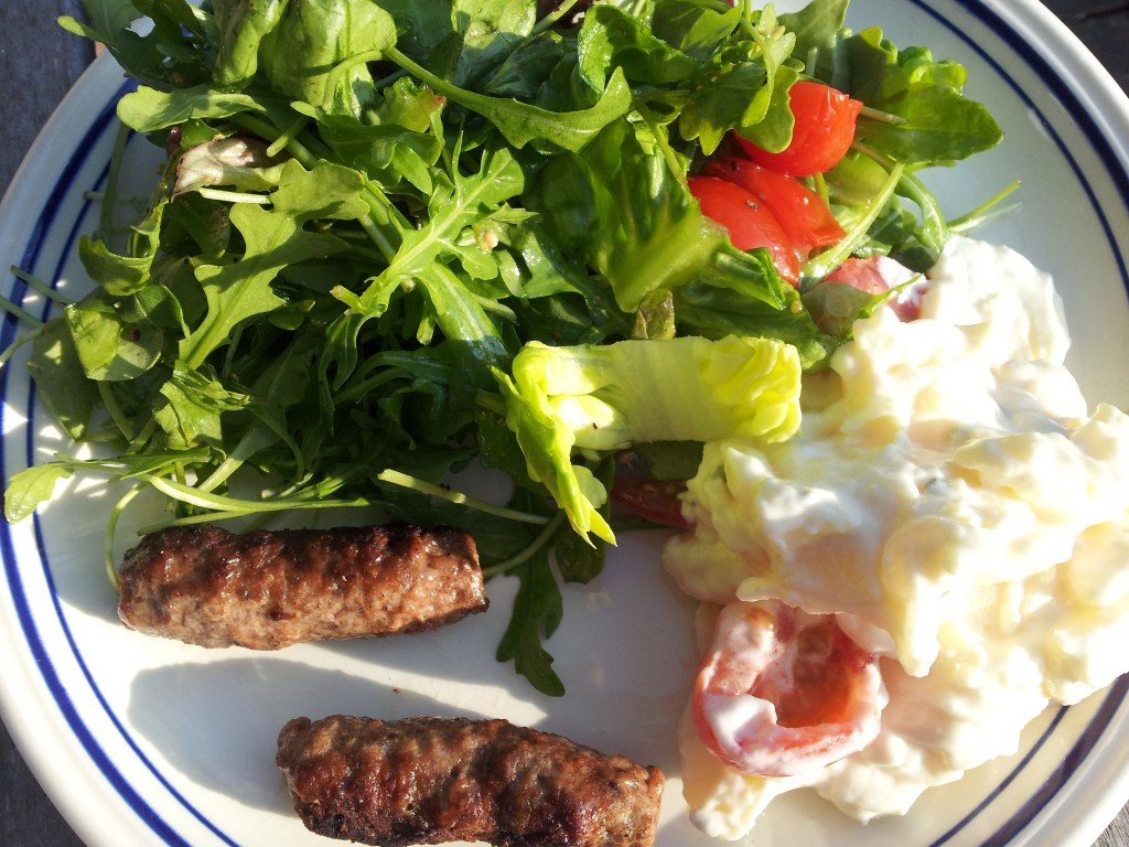 Stegt Cevapcici (stegte fingre) og nemme købesalater