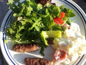 Stegt Cevapcici (stegte fingre) og nemme købesalater