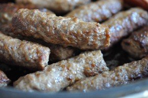 Stegt Cevapcici (stegte fingre) og nemme købesalater