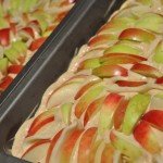 Kage med æbler og kanel i bradepande - opskrift