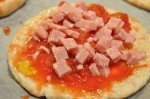 Pizza på pitabrød - med skinke og mozzarella