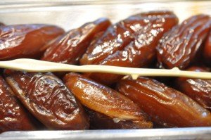 Dadler med marcipan - opskrift på dadelkonfekt