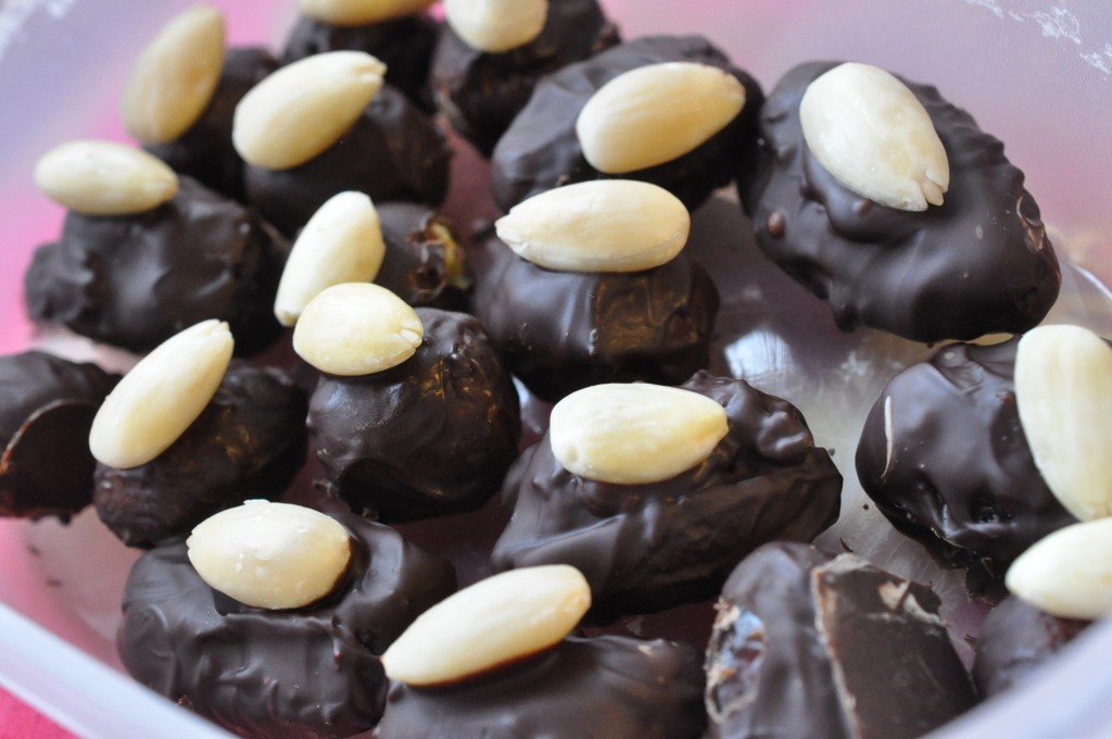 Dadler med marcipan og chokolade - nem dadelkonfekt
