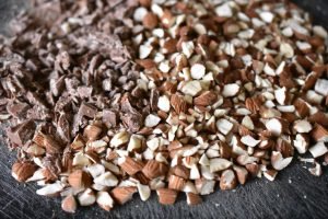 Julecookies med mandler & chokolade - opskrift