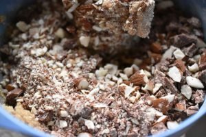 Julecookies med mandler & chokolade - opskrift
