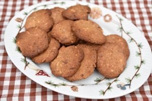 Julecookies med mandler & chokolade - opskrift