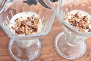 Ymerfromage med mandel krokant - opskrift