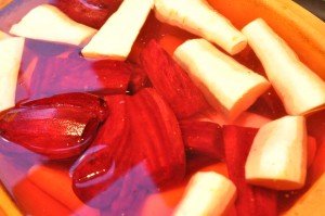 Kylling i stegeso med rodfrugter - opskrift 
