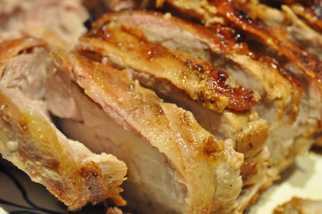 Svinemørbrad svøbt i bacon - helstegt på pande