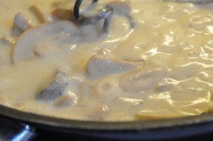 Champignonsauce med fløde - nem opskrift